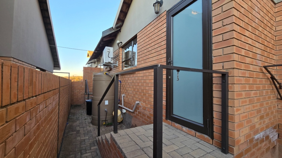 1 Bedroom Property for Sale in Vredenhof Sh Free State